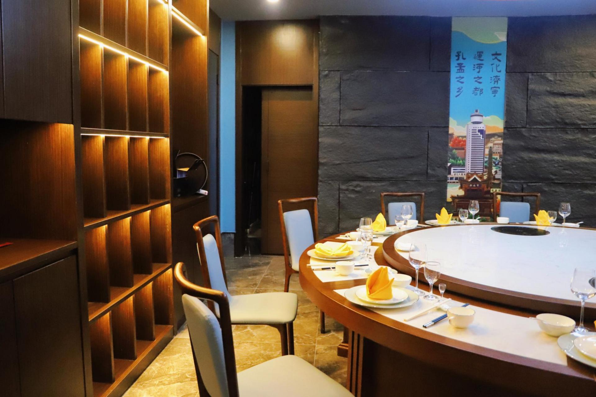 餐饮市场竞争如此激烈，为何烤师兄万州烤鱼依旧如此火爆